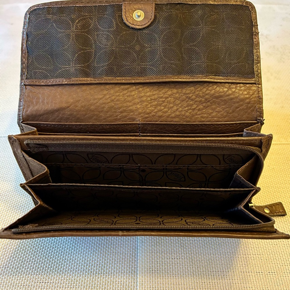 Fossil Dark Brown Leather Long Live Vintage 1954 preowned clutch/wallet - Picture 2 of 4
